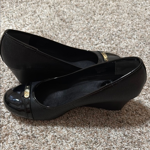 NWOB Giani Bernini Memory Foam Patent Round Toe Wedges - Picture 1 of 5